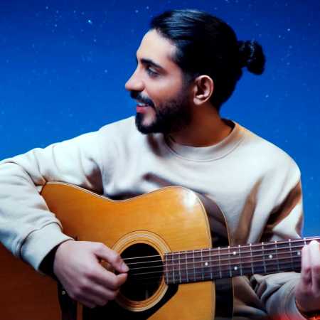 کسری زاهدی های دونه دونه نم اشکام روی گونه