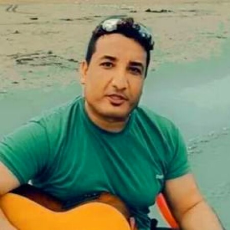 دانلود آهنگ احمد فراهانی به پای صحبتم بشین فقط ترانه گوش کن