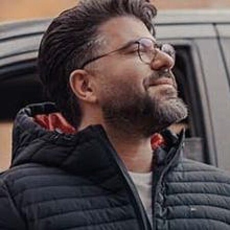 دانلود آهنگ حامد همایون بوی آتیشی توی سرما مثل نم نم بارونی لب دریا