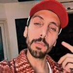دانلود آهنگ زانکو بغلم کن نمیخواد هی بگی دستاتو بگیرم