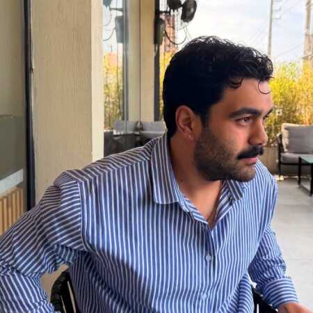 حتی دیگه تایپم نیستی بیبی تازه فهمیدم پر عیبی (آرم)